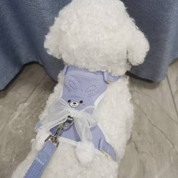 Reguliuojamos kačių pavadėlis vestos stiliaus su 3D kaspinu ir pūkuota kamuoliuku detales, poliesteris, su traukiamu mechanizmu