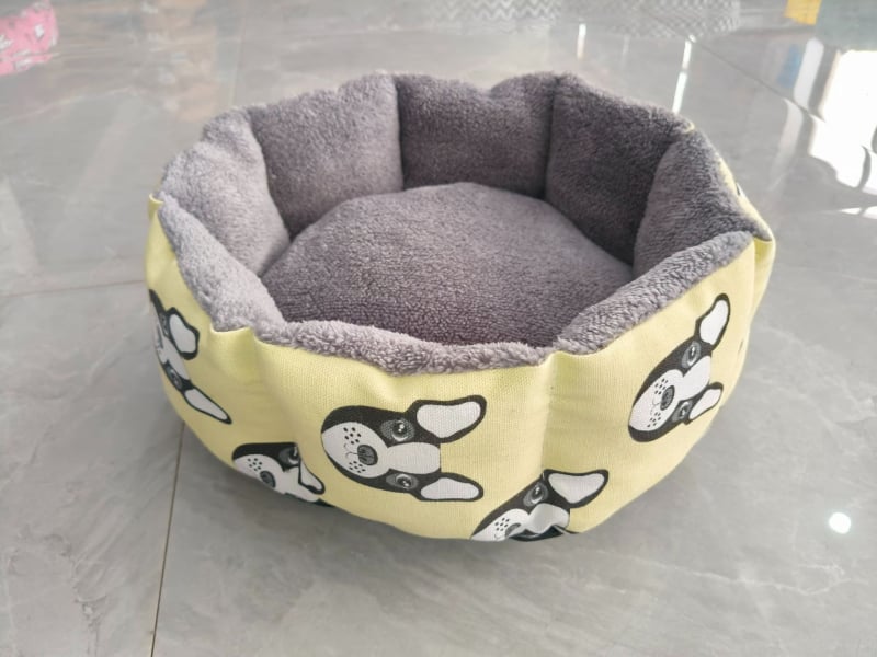 Augintinių lizdas – apvalus šiltas guolys šunims iš megztos medžiagos; prekė Delicious, kilmė Zhejiang (Medžiaga: megztas audinys; Kategorija: augintinių lizdas; Skirta: šunims; Kilmė: Zhejiang)