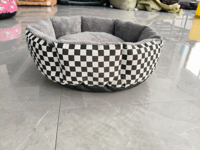 Augintinių lizdas – apvalus šiltas guolys šunims iš megztos medžiagos; prekė Delicious, kilmė Zhejiang (Medžiaga: megztas audinys; Kategorija: augintinių lizdas; Skirta: šunims; Kilmė: Zhejiang)