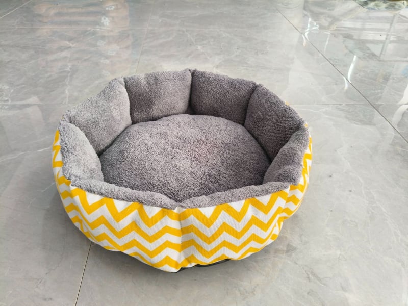 Augintinių lizdas – apvalus šiltas guolys šunims iš megztos medžiagos; prekė Delicious, kilmė Zhejiang (Medžiaga: megztas audinys; Kategorija: augintinių lizdas; Skirta: šunims; Kilmė: Zhejiang)