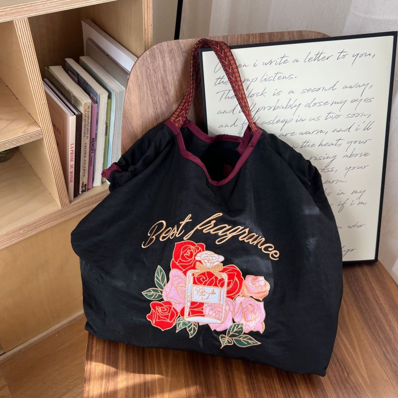 Női nylon táska Shiba Inu hímzéssel, ovális alak, szalag zárás, belső patch zseb