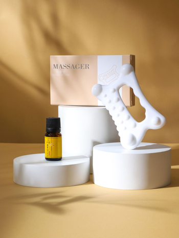 Gua sha tábla arckezelésre és testmasszázshoz, természetes gyanta anyag, márka Meihan, súly 48 g