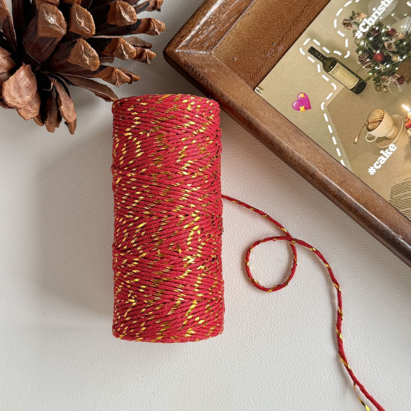 Kokvilnas diegs Jiefeng, 100 m garums, piemērots dāvanas iesaiņojumam, dekorācijām un tekstilizstrādājumiem.