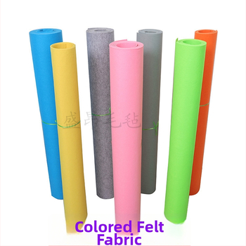 Poliesterio filco neausta audinys, 150 g/m², kardintas, namų tekstilėms