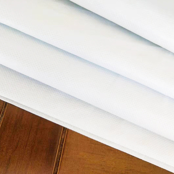 Automobilio stogo kompozicinė adata – adatos sujungtas neaustas medžiagos; poliesteris; priešgaisrinis ir aukštos temperatūros atsparumas; skirtas drabužių įdėklui bei saugojimui/pakavimui