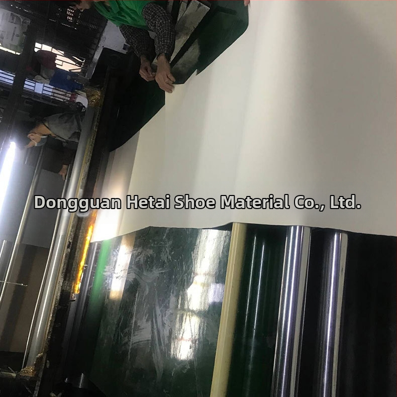 Adīta paklāja audums medicīniskām, sanitārām un mājas tekstilizstrādājumiem — Materiāls: adīta audums; Aliases: paklāja audums; Zīmols: Thailand