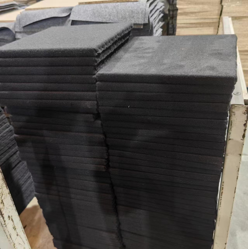 Adatos perforuotos neaustas audinys saugyklos dėžės vidinei apdailai, poliesteris, 150 g/m², kardavimas, prekės ženklas Juntong