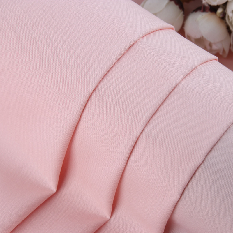 Egyszerű poplin anyag inghez, 60×60 szálak, 80% poliészter, 20% pamut, imitáció Tencel, 125 g/m², szélesség 150 cm