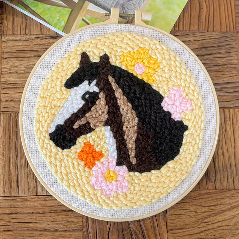 Audinio siuvimo rinkinys su gyvūnų karikatūrų motyvais — kryžminio siuvimo rinkinys, kitas siuvimo tipas, modernus minimalistinis stilius