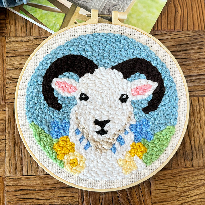 Audinio siuvimo rinkinys su gyvūnų karikatūrų motyvais — kryžminio siuvimo rinkinys, kitas siuvimo tipas, modernus minimalistinis stilius