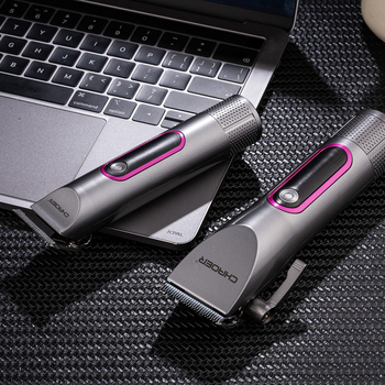 Vyrų namų plaukų kirpimo mašinėlė — Įkraunamas/dvigubos maitinimo šaltinis, Įmontuota baterija 1200–2000 mAh, Darbo laikas 3–6 val., Nerūdijančio plieno peiliukai