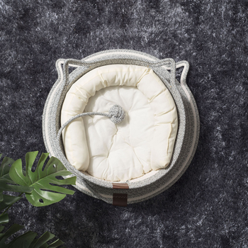 Kaķu ligzda no kokvilnas auklām — kaķiem, mājdzīvnieku ligzda