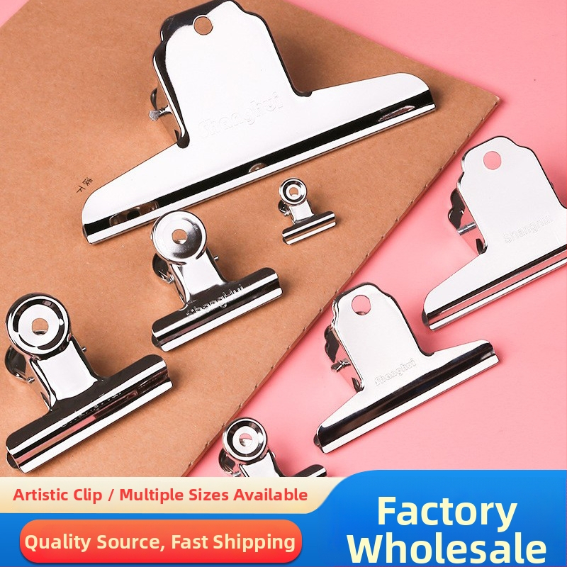 Nerūdijančio plieno klipas biurui, kalnų formos dizainas, LC5211, Off the Grass