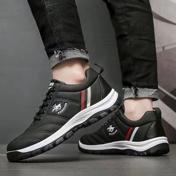 Férfi bőr tornacipő – kopásálló talp, légáteresztő, csúszásmentes, bőr felsőrész, alacsony sarkú 1-3 cm