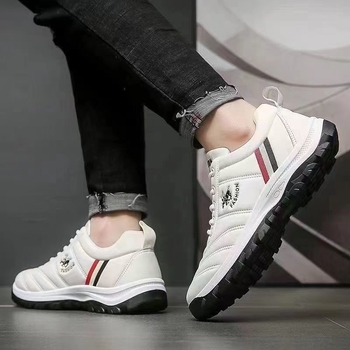 Férfi bőr tornacipő – kopásálló talp, légáteresztő, csúszásmentes, bőr felsőrész, alacsony sarkú 1-3 cm