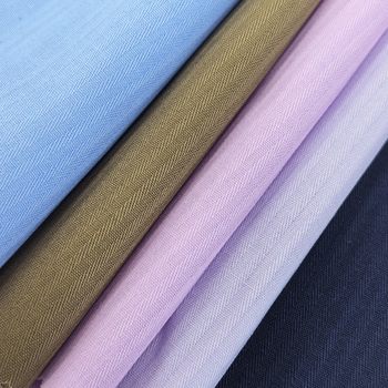 Ingekhez való pamut vászon, 100% pamut, herringbone szövés, környezetbarát festés, alkalmas ingekhez és egyenruhákhoz