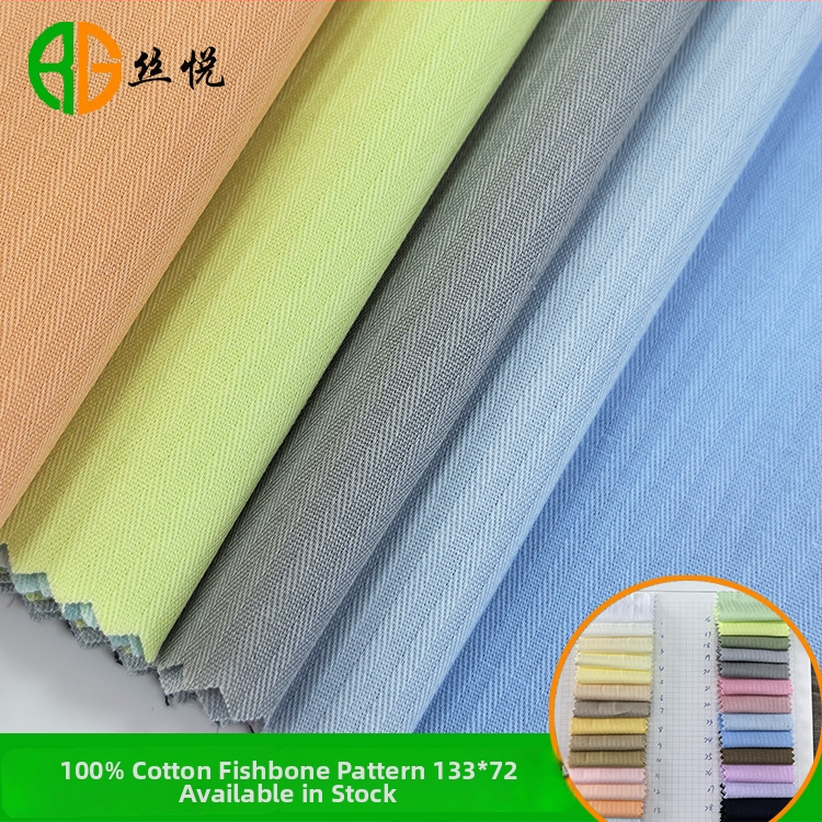 Marškinėliams skirta 100% medvilnės audinys su herringbone raštu, ekologiškas dažymas, tinka marškinėliams ir uniformoms