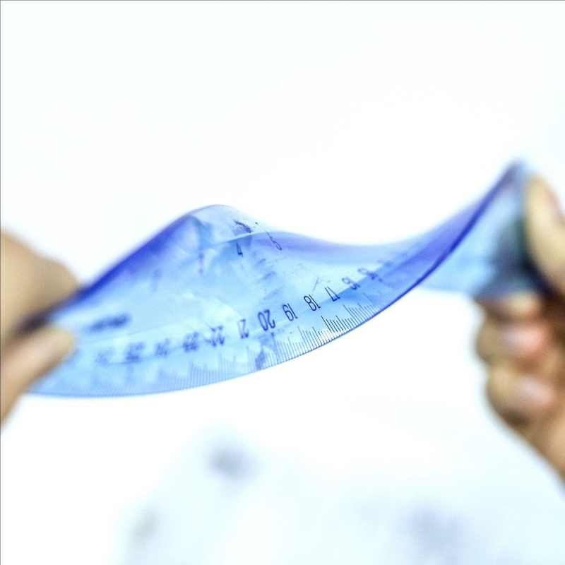 Deli 1415 rugalmas vonalzó, műanyag, egyenes, nyomtatott logóval