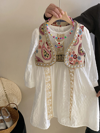 Mergaitės etninio stiliaus suknelių komplektas su gėlėtu liemenėliu – poliesterio mišinio audinys, 3–8 m., 100–140 cm, pavasaris 2024