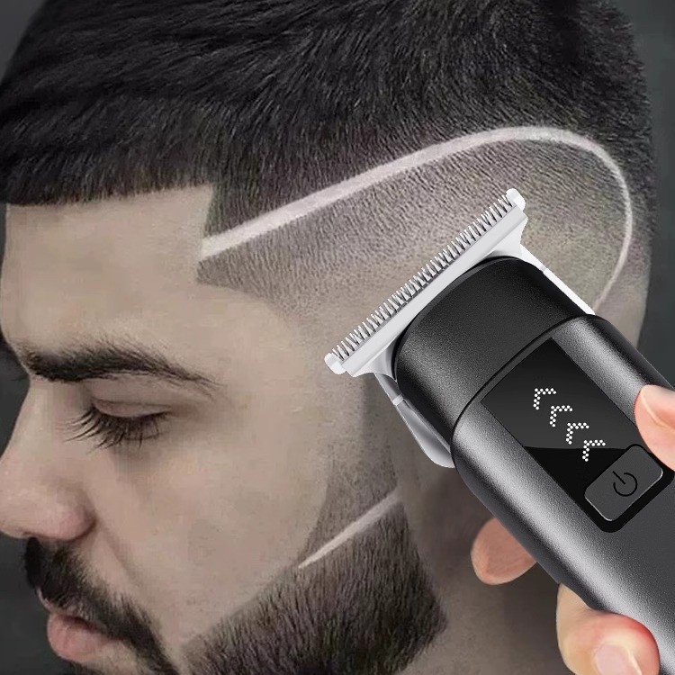 Konka kompakti nešiojamos plaukų kirpimo mašinėlė – įkraunama, be šepetėlių variklio, nerūdijančio plieno peiliai, nuimama ir plaunama galvutė, įmontuota baterija 300–500 mAh, veikimo laikas 1–3 valandos