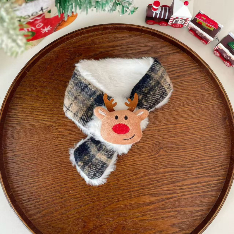 Kalėdinis komplektas naminiams gyvūnams: katės šalikėlis ir beretė su languotu raštu, cartoon motyvas, poliesteris, rankų darbo, universalus tinkamumas visiems gyvūnams, aksesuarai šalikui ir kepurei