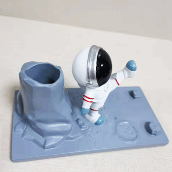 Astronaudi telefonihoidja ja pliiatsihoidik – ümmargune lauaorganisaator sünteetilisest vaigust