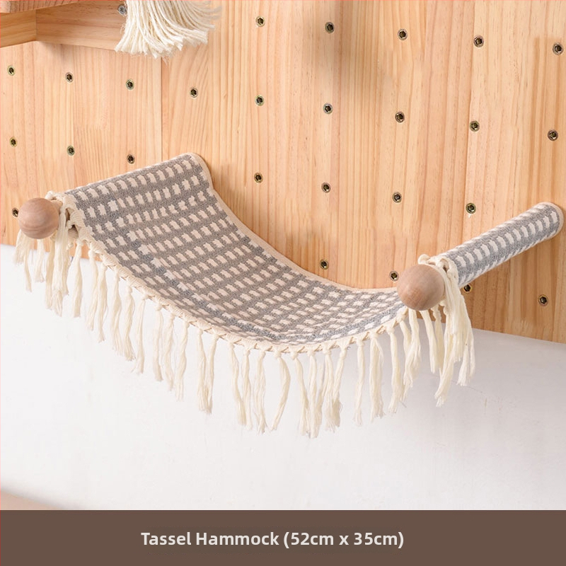 Koka sienas kaķu kāpņu rāmis ar integrētu guļvietu un plauktu, vienkāršs stils, bez urbuma