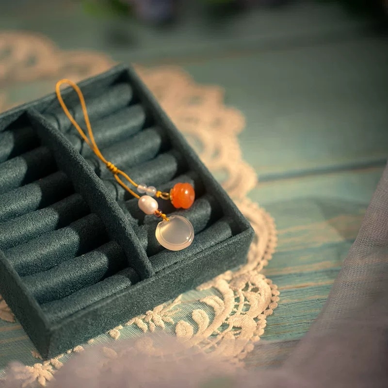 Agāts kulons, roku adīts šarms, 2025. gada pavasaris, Ķīnas stils, literārais retro