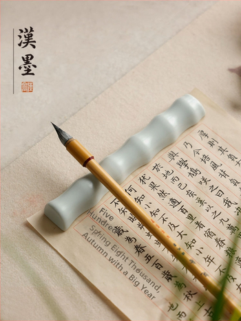 Keramikas pildspalvas un otu turētājs ar bambusa locījuma dizainu kaligrāfijai un gleznošanai