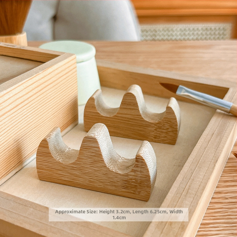 Stolný držiak na nechty s viacpriehradkovým dizajnom pre nástroje na manikúru