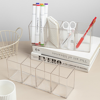 Caurspīdīgs pildspalvu organizētājs ar četrām nodalījumiem, garš taisnstūra formā, PET materiāls
