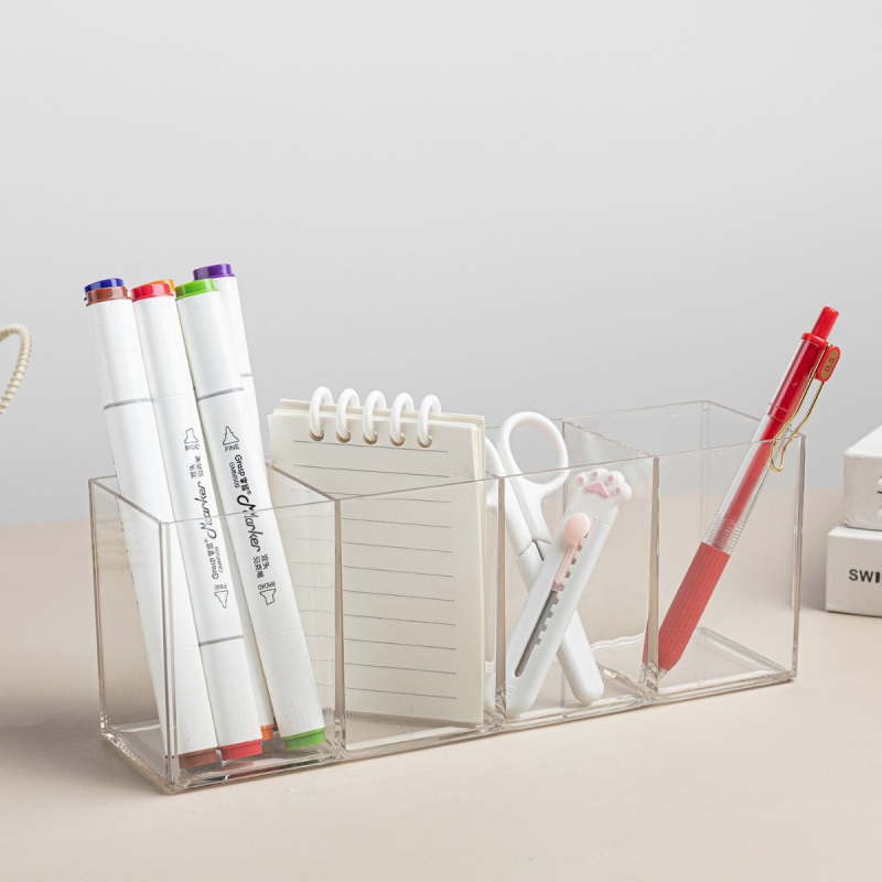 Caurspīdīgs pildspalvu organizētājs ar četrām nodalījumiem, garš taisnstūra formā, PET materiāls
