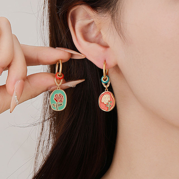 Jiuhan ausu aizbāžņi – divpusēji emalēti, ponija ziedu motīvs, elektroplātēts varš