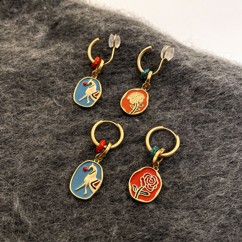 Jiuhan ausu aizbāžņi – divpusēji emalēti, ponija ziedu motīvs, elektroplātēts varš