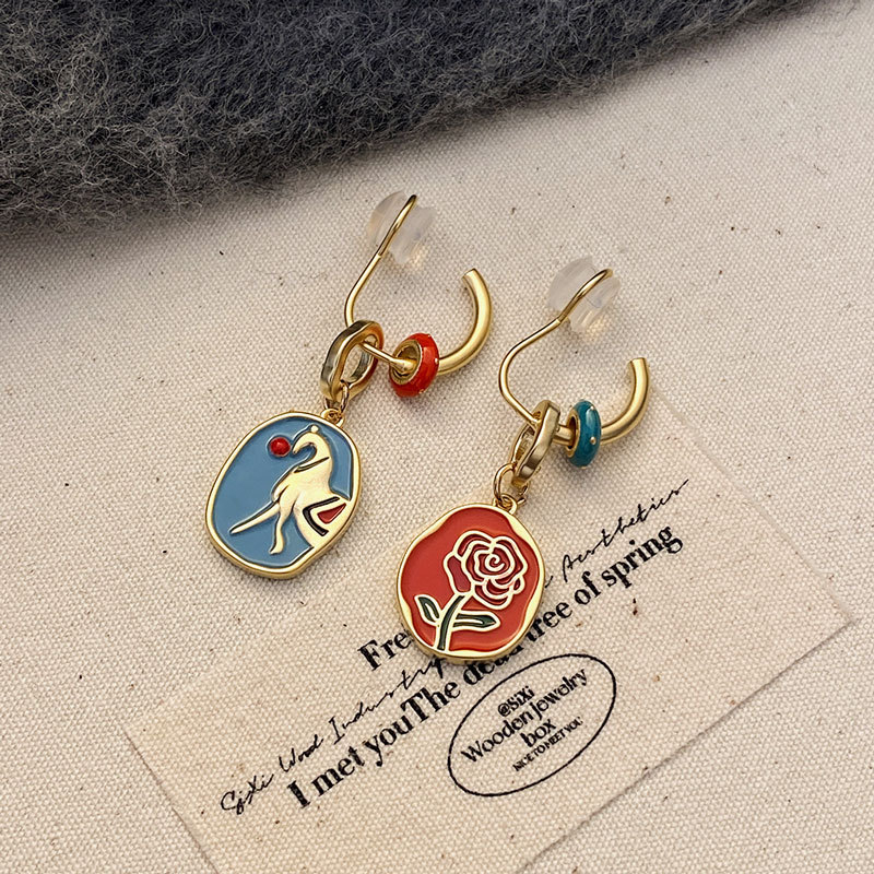 Jiuhan ausu aizbāžņi – divpusēji emalēti, ponija ziedu motīvs, elektroplātēts varš