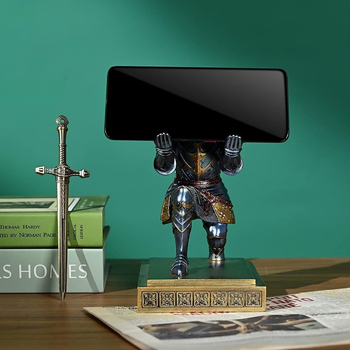 Rašiklio laikiklis – riterio/samurajaus motyvas, derva, modelis 1, biuro stalo dekoras