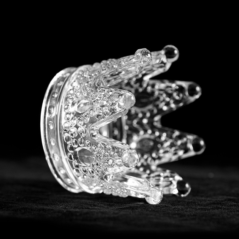 NEWBY Akrilinė nagų paletė su stiklo karūna ir rašiklio laikikliu – 150 g