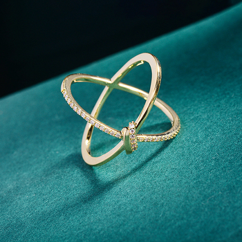 Šalles sprādze ar stūra mezglu, vara materiāls, cirkona mozaika, elektroplakēts pārklājums, ģeometrijisks universālais dizains