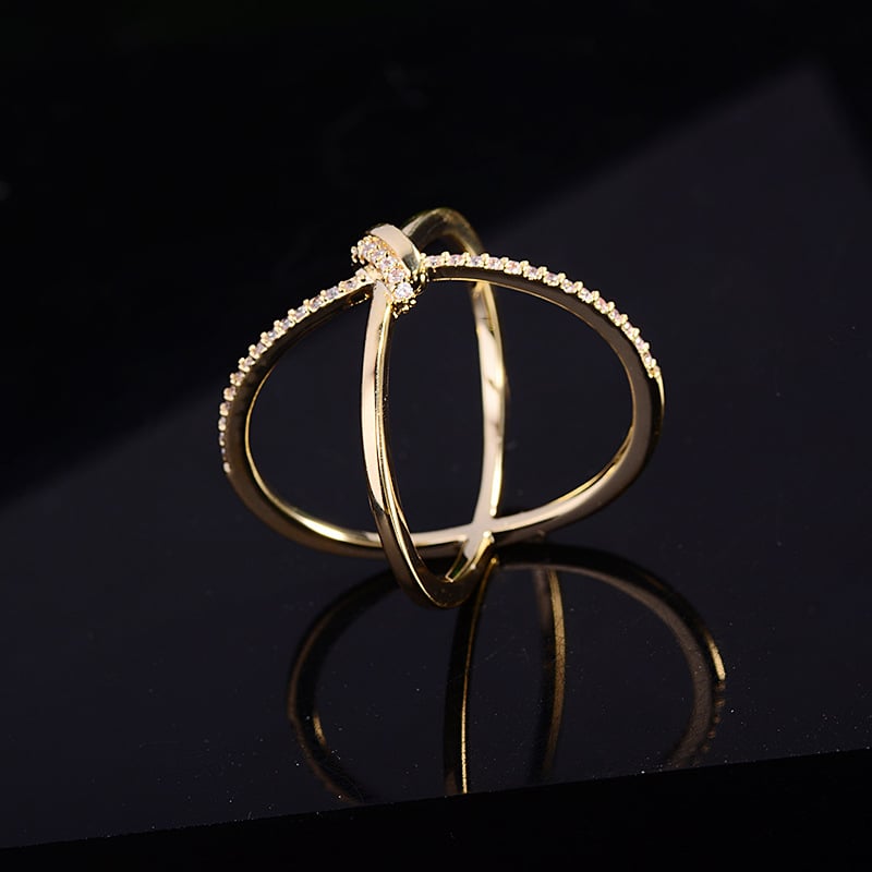 Šalles sprādze ar stūra mezglu, vara materiāls, cirkona mozaika, elektroplakēts pārklājums, ģeometrijisks universālais dizains