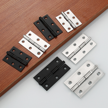 Roostevabast terasest kinnitusliigesed kappidele, ustele ja akendele; viimistlus: harjatud ja pihustatud; stiil: kaasaegne minimalistlik.