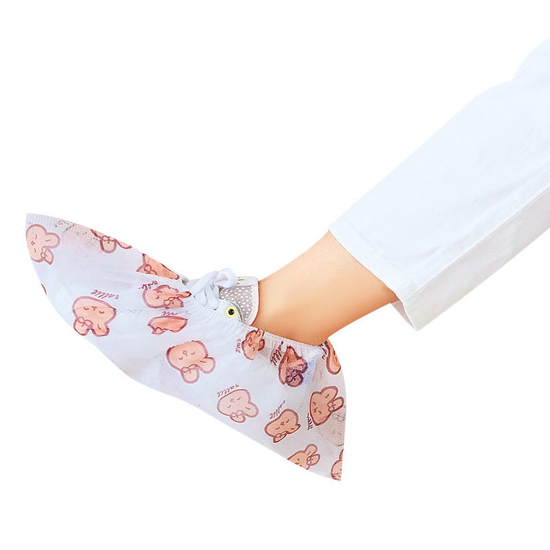 Vienkartiniai spausdinti avalynės gaubteliai iš neaudinio, dulkių atsparūs, storesni, pritaikyti dirbtuvėms ir klasei