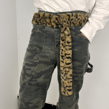 Pojas s leopard uzorkom od velura, metalna kopča, širina >4 cm, ulični stil