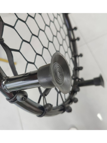 Sisemine korvpallitreeninguvõrk raua raamiga, pallikorraldaja ja korvpallilaud