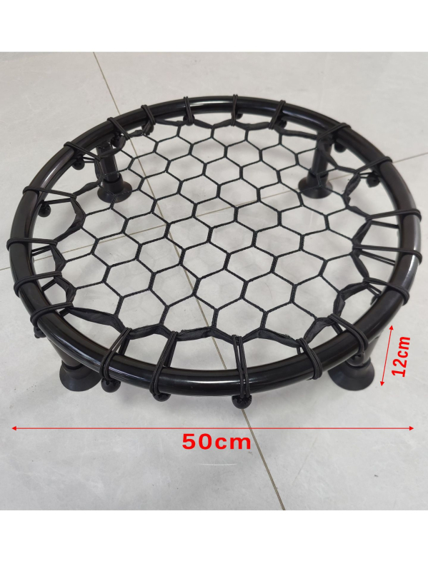 Sisemine korvpallitreeninguvõrk raua raamiga, pallikorraldaja ja korvpallilaud