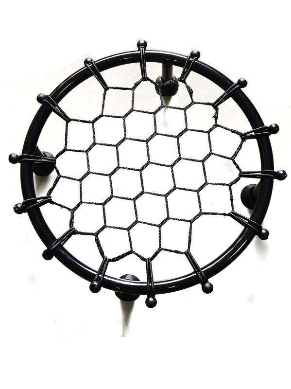 Sisemine korvpallitreeninguvõrk raua raamiga, pallikorraldaja ja korvpallilaud