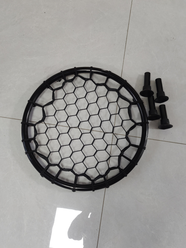 Sisemine korvpallitreeninguvõrk raua raamiga, pallikorraldaja ja korvpallilaud