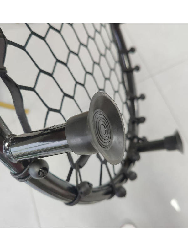 Sisemine korvpallitreeninguvõrk raua raamiga, pallikorraldaja ja korvpallilaud