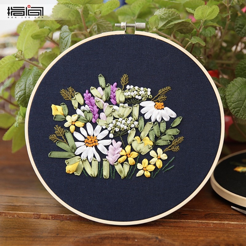 Europos stiliaus 3D gėlių siuvimo rinkinys su juostelių siuvimu svetainei — pradedantiesiems Lu siuvinėjimas