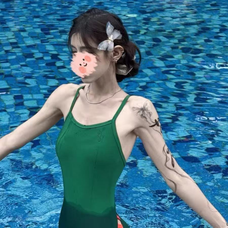 Γυναικείος ολόσωμος μαγιό, ανοιχτή πλάτη, γρήγορο στέγνωμα, αδυνατιστικός σχεδιασμός, κατάλληλο για μικρό στήθος, 80% νάιλον με επένδυση πολυεστέρα-σπαντέξ, για κολύμβηση και σερφ