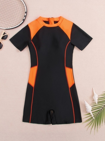 Γυναικείος ολόσωμος μαγιό με μπροστινό φερμουάρ, κοντές μανίκες, σφιχτός στη γραμμή, με επένδυση στο στήθος (Υλικό: Νάιλον 80%, Επένδυση: Σπάντεξ 20%)